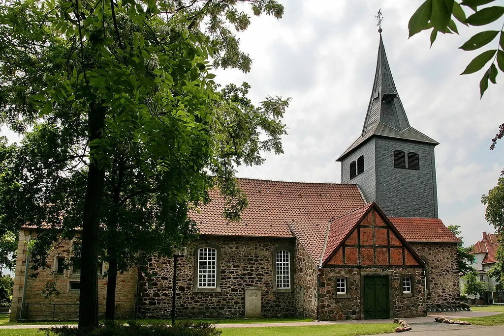 St. Petri-Kirche von 1274 in Hänigsen (Uetze), Niedersachsen, Deutschland