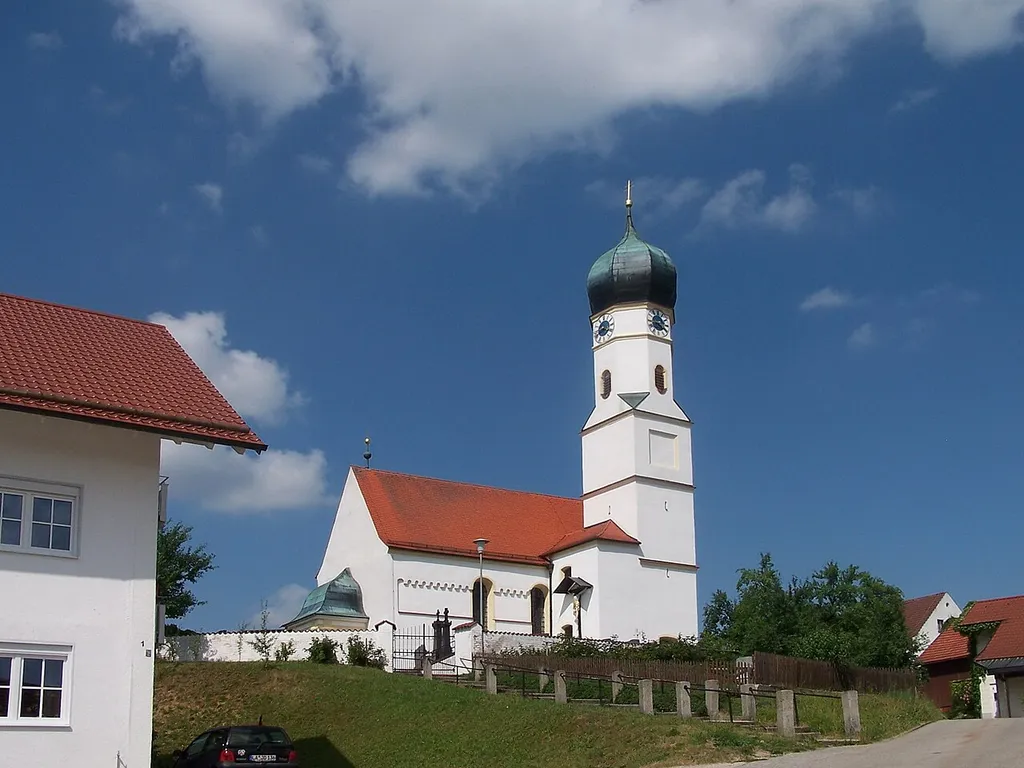 Hohenthann, Weihenstephan. Kirche St. Stephanus. Spätgotischer Bau der 2. Hälfte 15. Jahrhundert, Langhaus im 18. Jahrhundert barockisiert, Turm 1681 erhöht; mit Ausstattung.