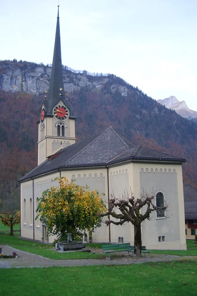 Foto der reformierten Kirche Linthal GL, Schweiz