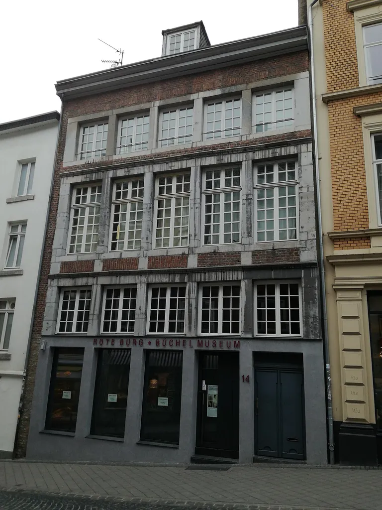 Außenansicht des "Rote Burg - Büchelmuseum"
