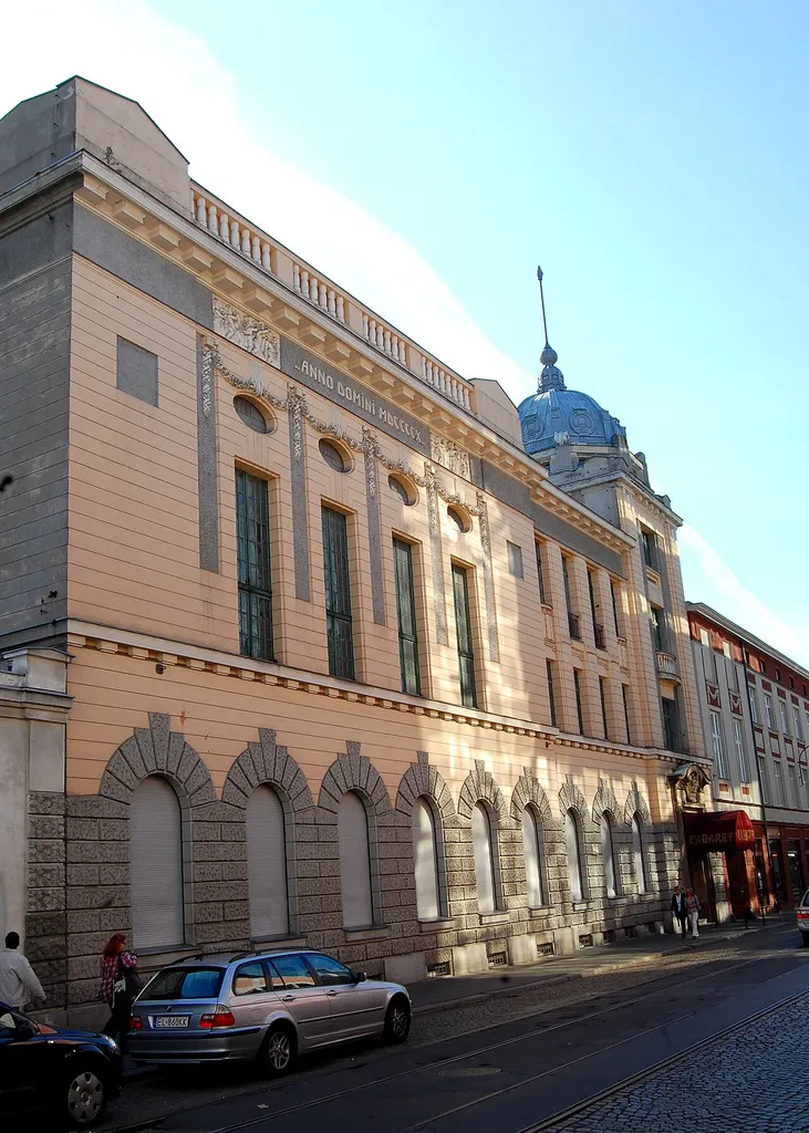 Łódź ul. Tuwima 3, zespół Domu Zgromadzenia Majstrów Tkackich z kinoteatrem „Luna”