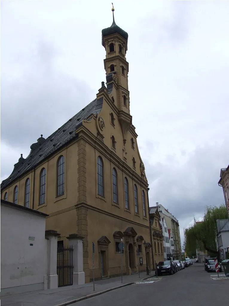 Augsburg's Evangelical Church of the Holy Cross is in Heilig-Kreuz-Straße. The present building dates from the early 1650s. It replaced an earier chapel on the same site.