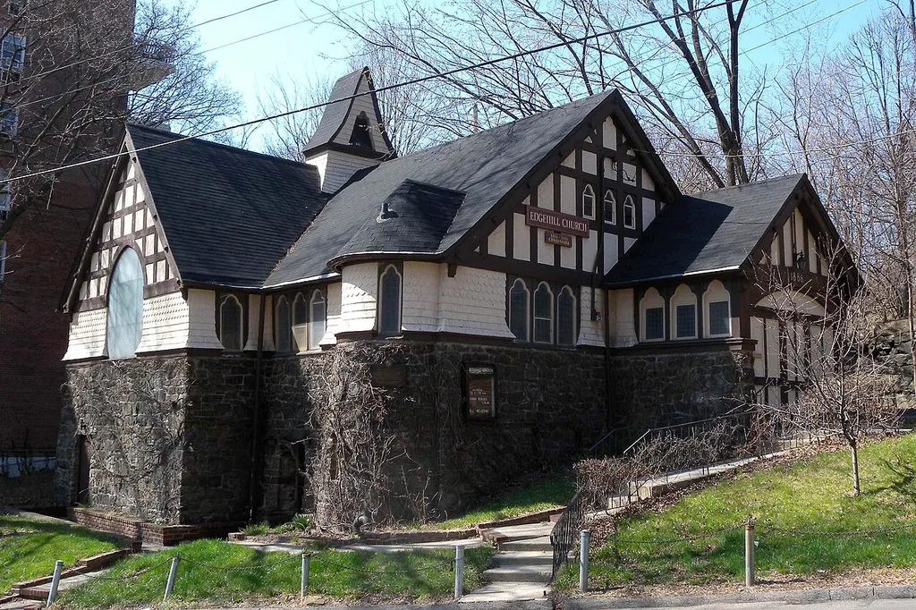 Looking northwest at en:Edgehill Church at Spuyten Duyvil on a sunny midday.