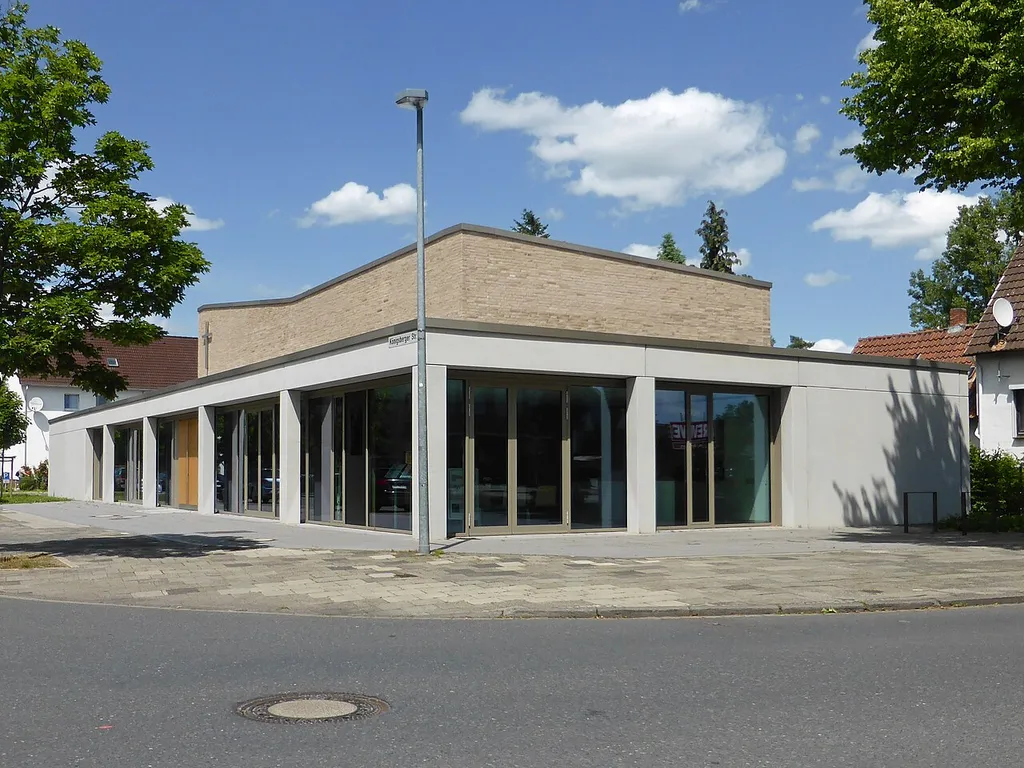 Neue katholische Heilig-Kreuz-Kirche in Altwarmbüchen.