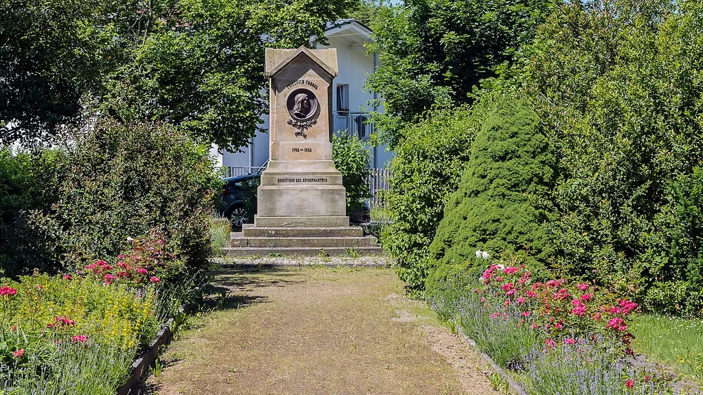 Bad Blankenburg Fröbel-Denkmal Schwarzburger Straße