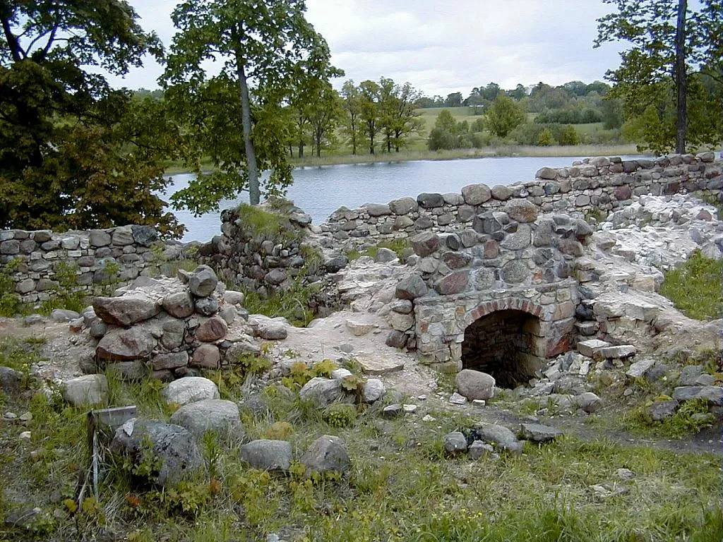 Āraiši Castle ruins