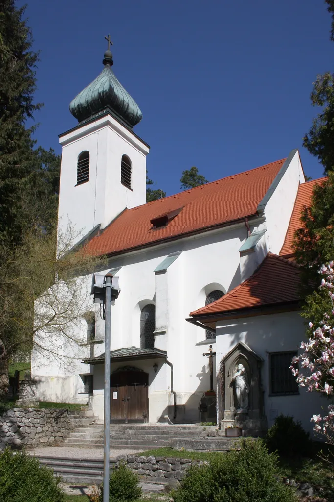 Die röm.-kath. Pfarrkirche hl. Jakob d. Ä. in der niederösterreichischen Marktgemeinde Waldegg.
