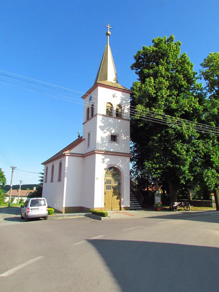 Overview of Church of Saint Peter and Paul in Přešovice, Třebíč District.