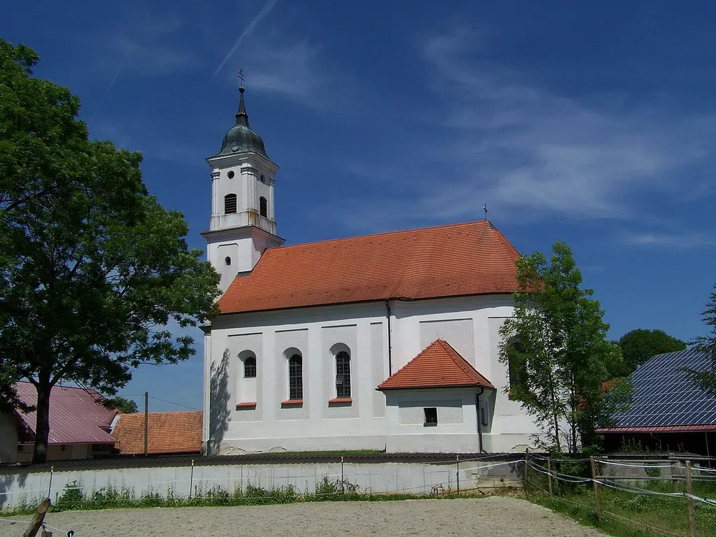 Oberschneiding, Niederschneiding 13. Katholische Filialkirche St. Petrus, einheitlicher kleiner Bau um 1720; mit Ausstattung.