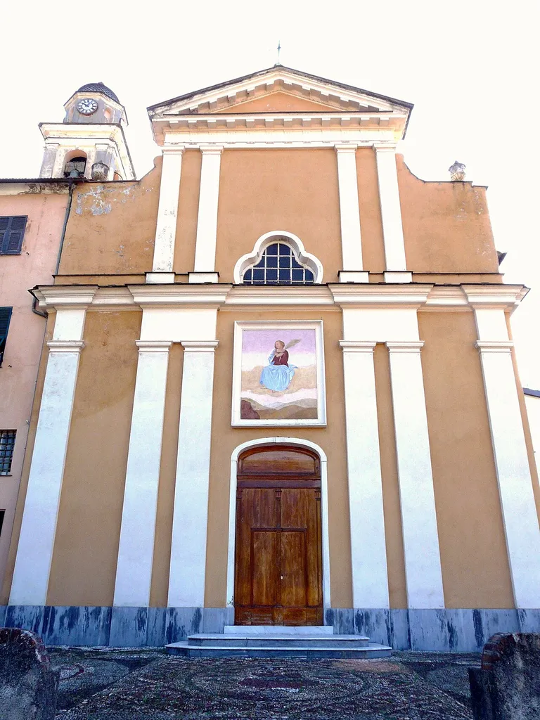 Facciata della chiesa di Santa Vittoria nella frazione di Santa Vittoria di Lobiola, Sestri Levante, Liguria, Italia