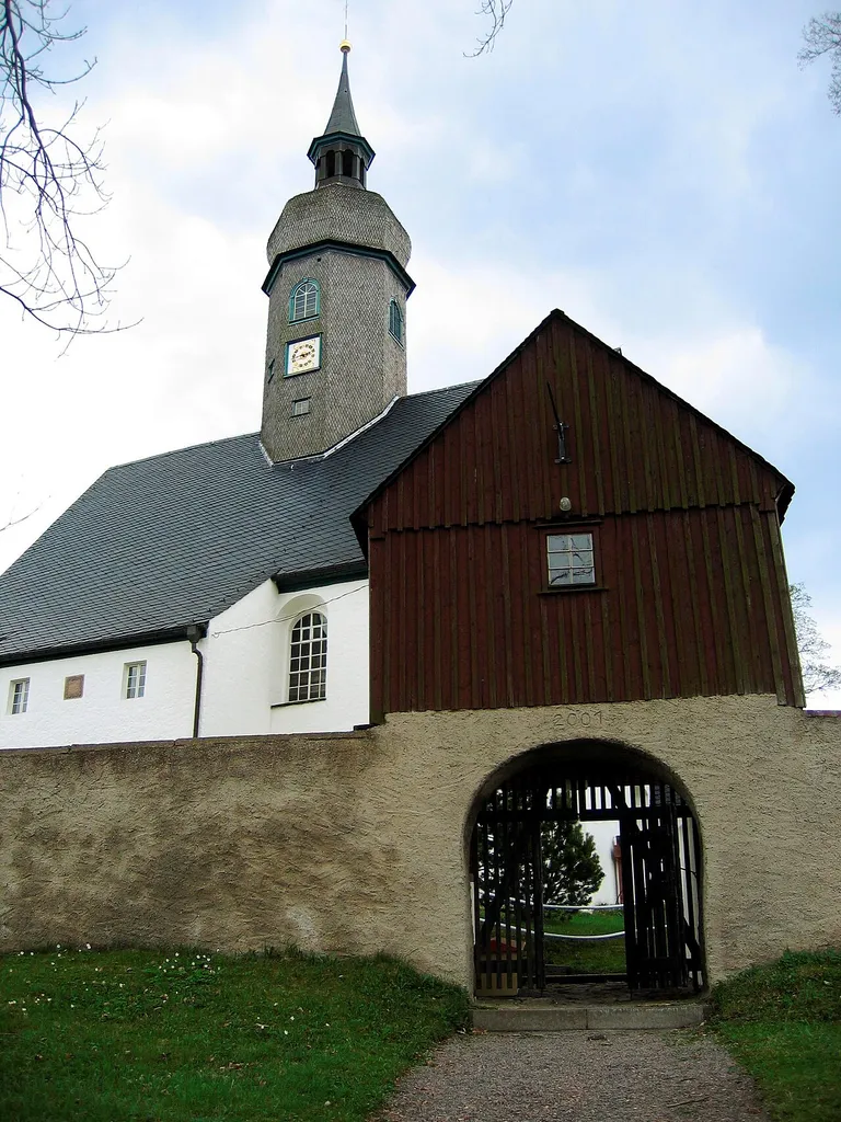 Cämmerswalde - Kirche mit Friedhofseingang.
