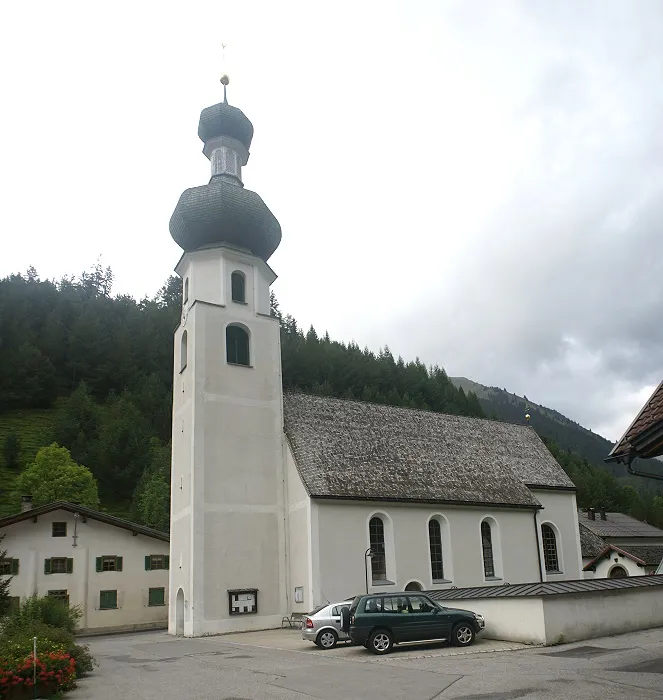 Kath. Filialkirche hll. Sebastian und Rochus, Friedhof mit Kapelle und Kriegerdenkmal, Hägerau. Gemeinde Steeg.