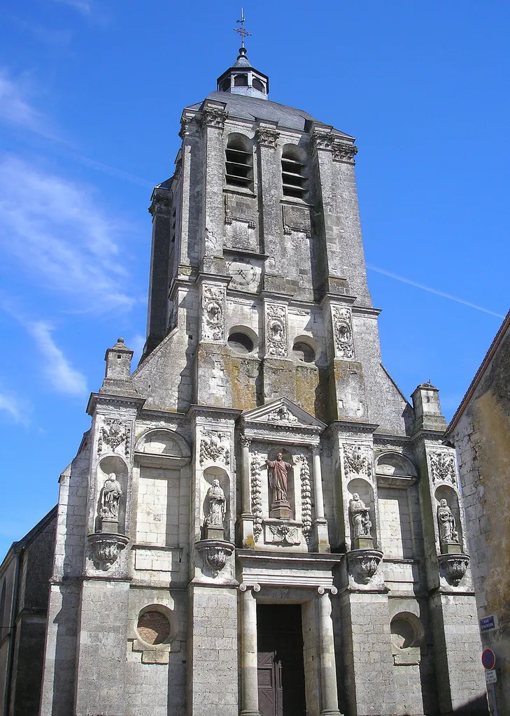 Bellême (Normandie, France). Façade de l'église Saint-Sauveur.