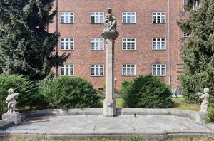 Fountain at Hindenburgdamm 81-82