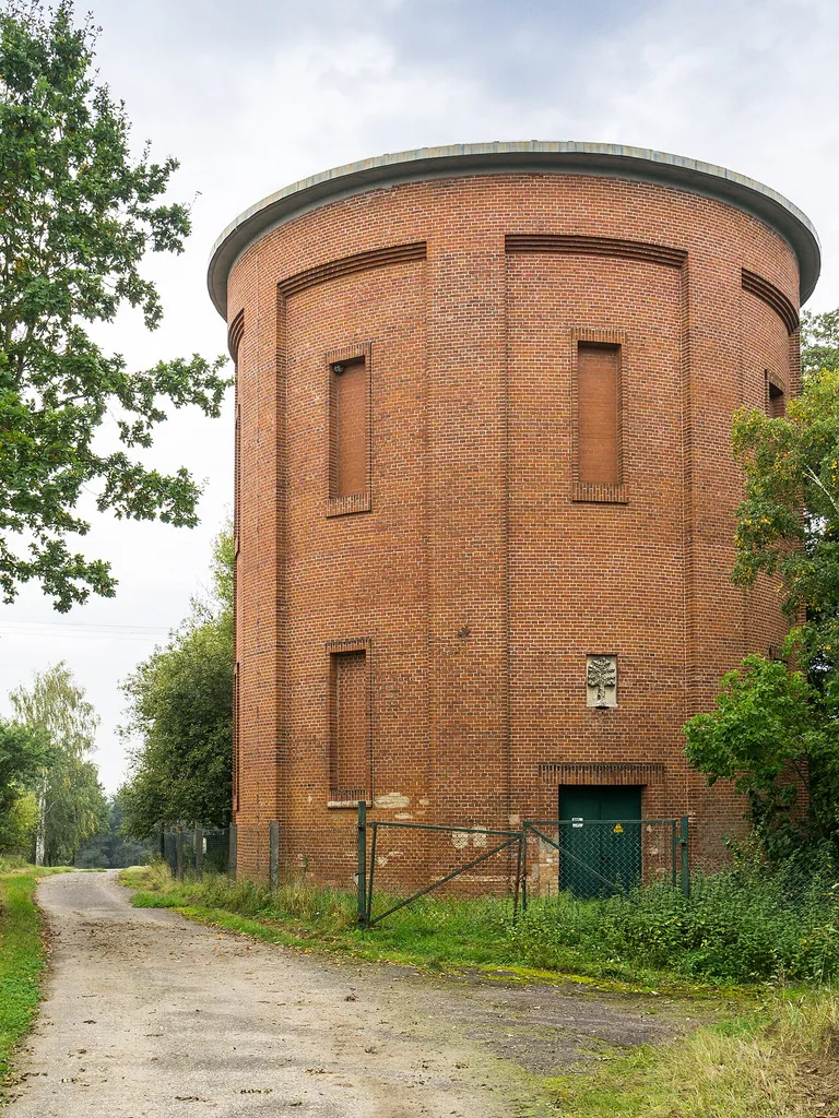 Wasserturm Weferlingen am Spellersieck westlich von Oebisfelde-Weferlingen OT Flecken Weferlingen This is a picture of the Saxony-Anhalt Kulturdenkmal (cultural heritage monument) with the ID 09430504 KDSA/09430504(andere) (Wikidata)