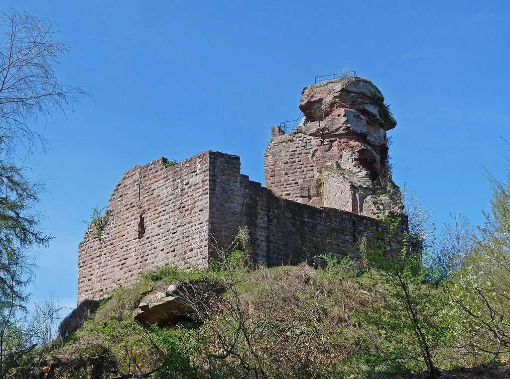 Ruines du château de Hohenbourg (Bas-Rhin).