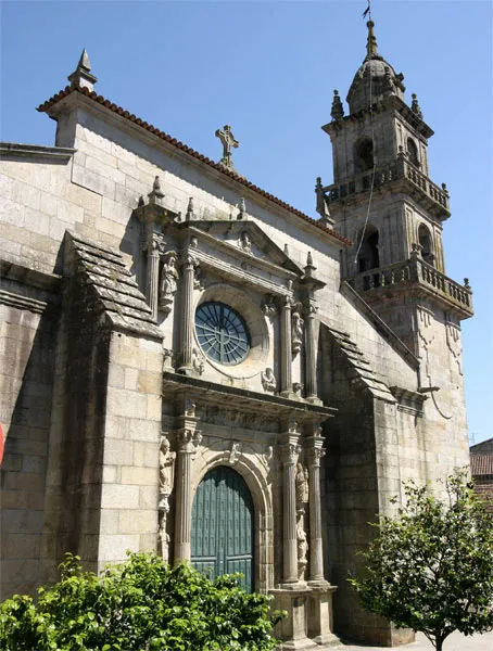Exterior Ex-colexiata de Cangas do Morrazo