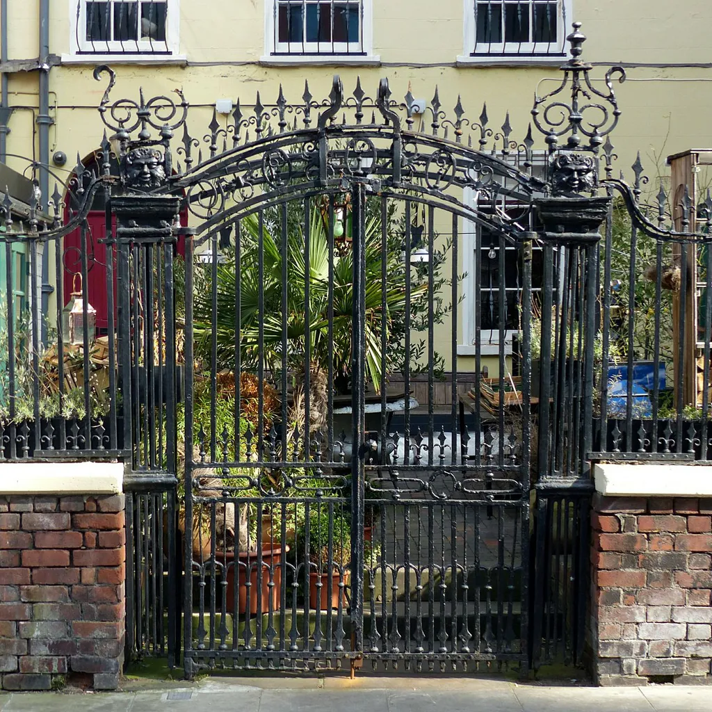 Photograph of the gate and railings, Churchill House, Nottingham, England