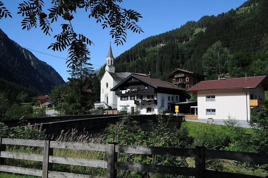 Pfarrkirche Mariae Himmelfahrt in Dornauberg-Ginzling, einem Ortsteil von Mayrhofen und Finkenberg.