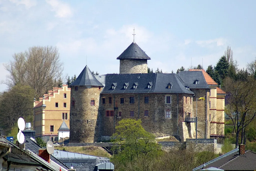 Oelsnitz/Vogtland, Schloss Voigtsberg, Ansicht vom Stadtzentrum (30.4.2010)