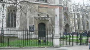 St Margaret's Churchyard Railings, Obelisks And Bollards