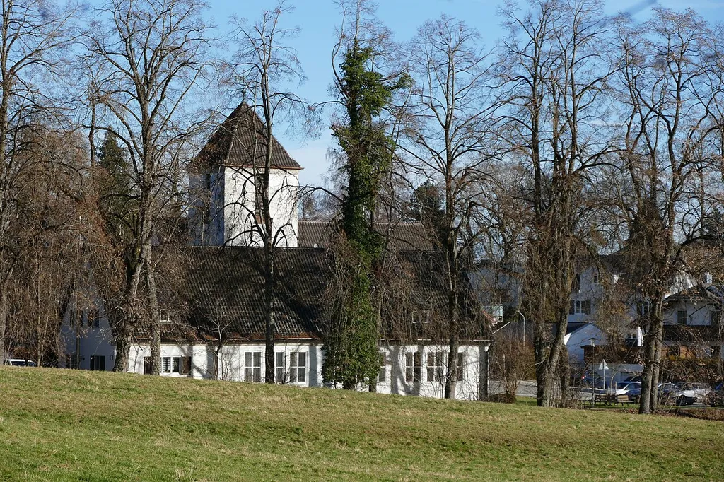 The protestant church Heilandskirche Ebenhausen seen from the footpath between Lechnerstraße and Gerhart-Hauptmann-Weg in Schäftlarn, Bavaria