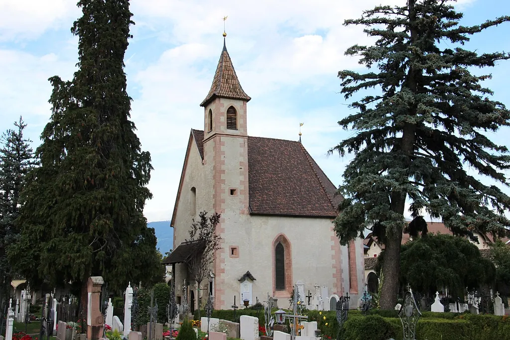 St. Luzia mit Friedhof in St. Pauls (Eppan)