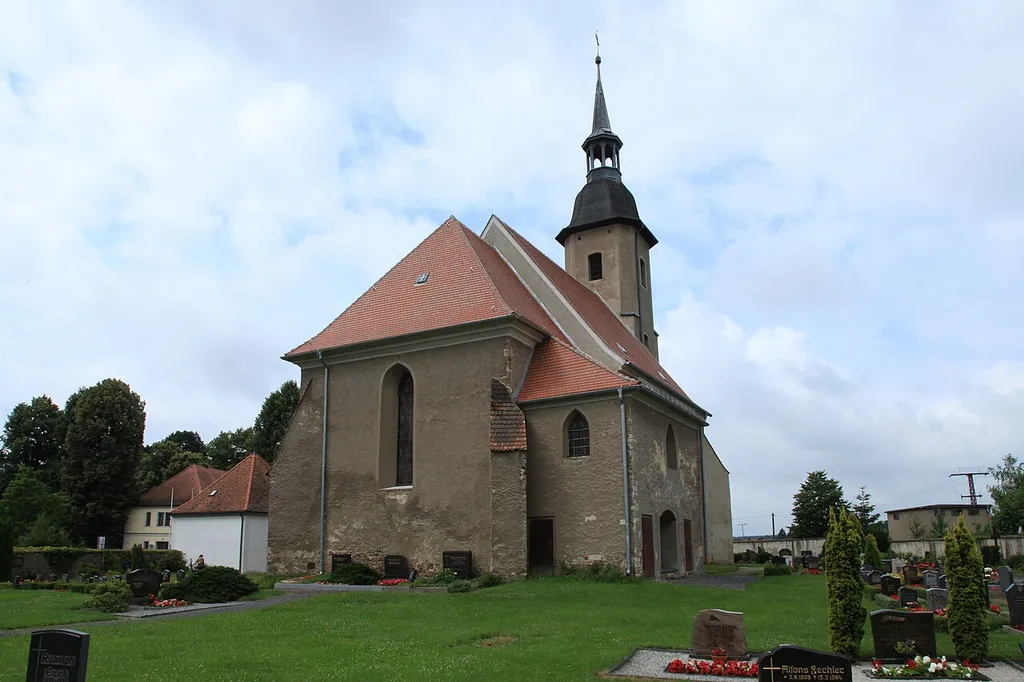 GKirche und Friedhof an der Kollmer Straße in Diehsa, Waldhufen