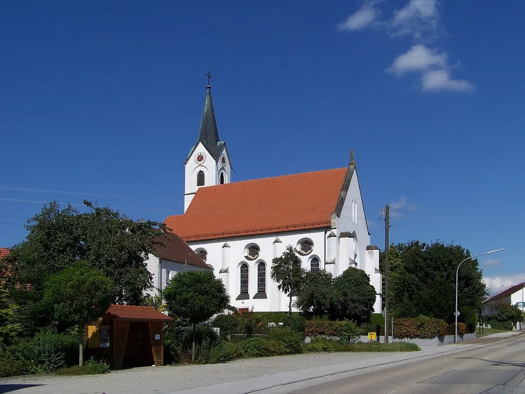 Saal an der Donau, Ludwigstraße 8. Katholische Pfarrkirche St. Oswald, Saalkirche mit Satteldach und eingezogenem dreiseitig geschlossenem Chor, Chorflankenturm mit Spitzhelm, neugotisch, 1876/77; mit Ausstattung.