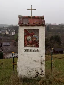 Kreuzwegstation Auf dem Rad; Ostringstraße in Hausen (bei Aschaffenburg)