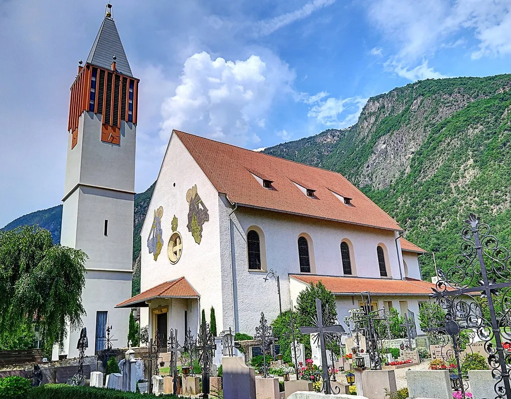 Italien, Südtirol, Gemeinde Terlan, Fraktion Vilpian: neue Kirche zum Heiligen Joseph
