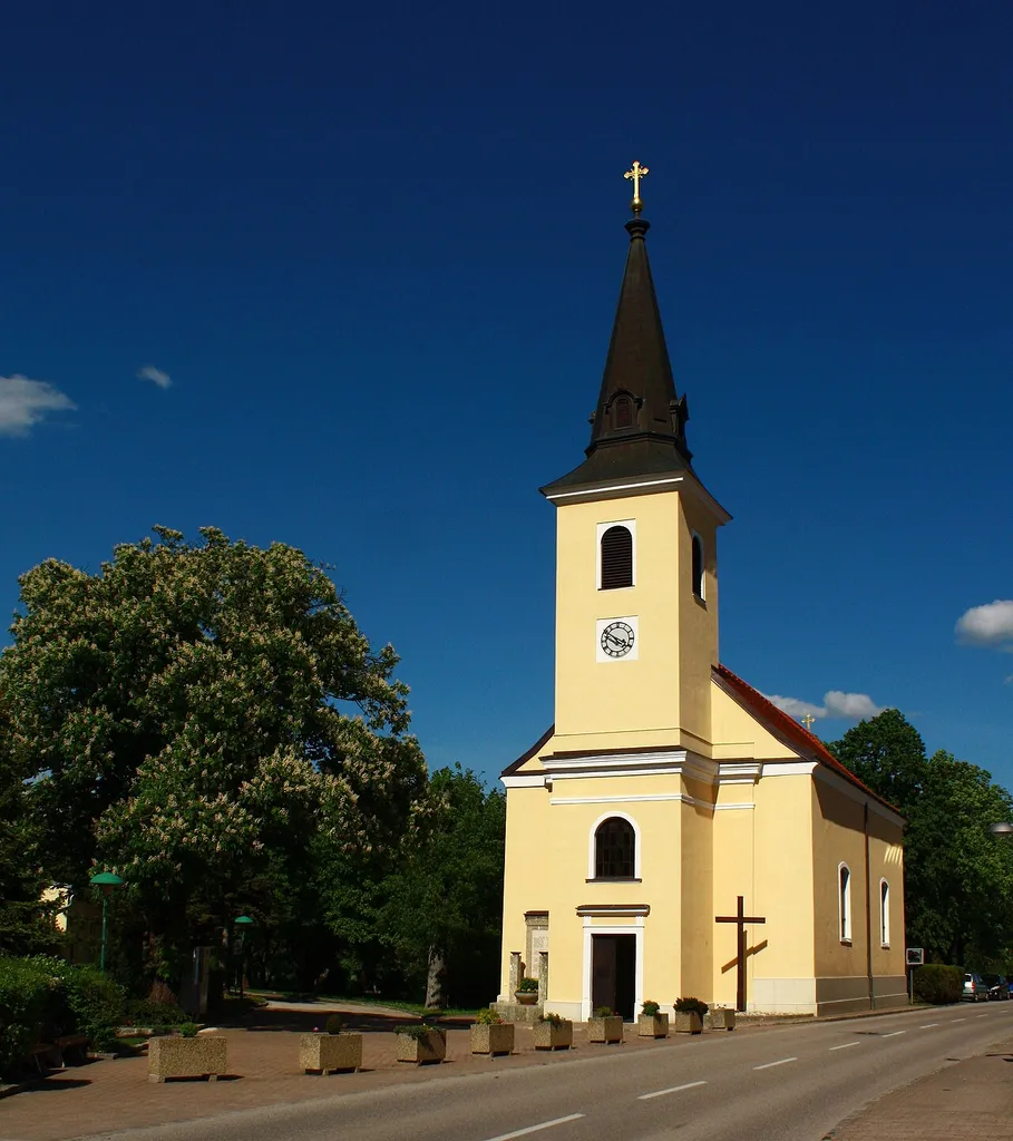 Kirche in de:Günselsdorf in Niederösterreich