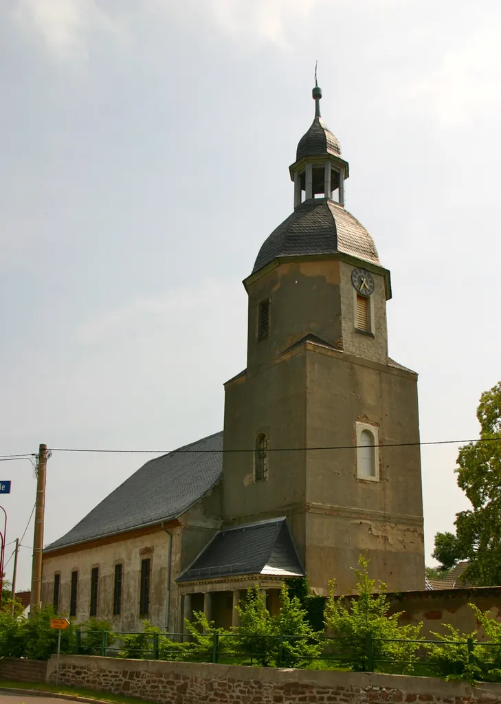 Wieskau ist ein Ortsteil der Stadt Südliches Anhalt in Sachsen-Anhalt, Deutschland.