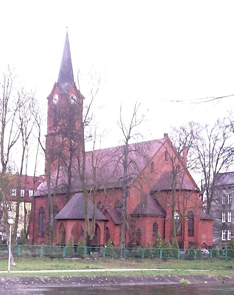 Piła - kościół Św. Stanisława Kostki usytuowany tuż przy Gwdzie