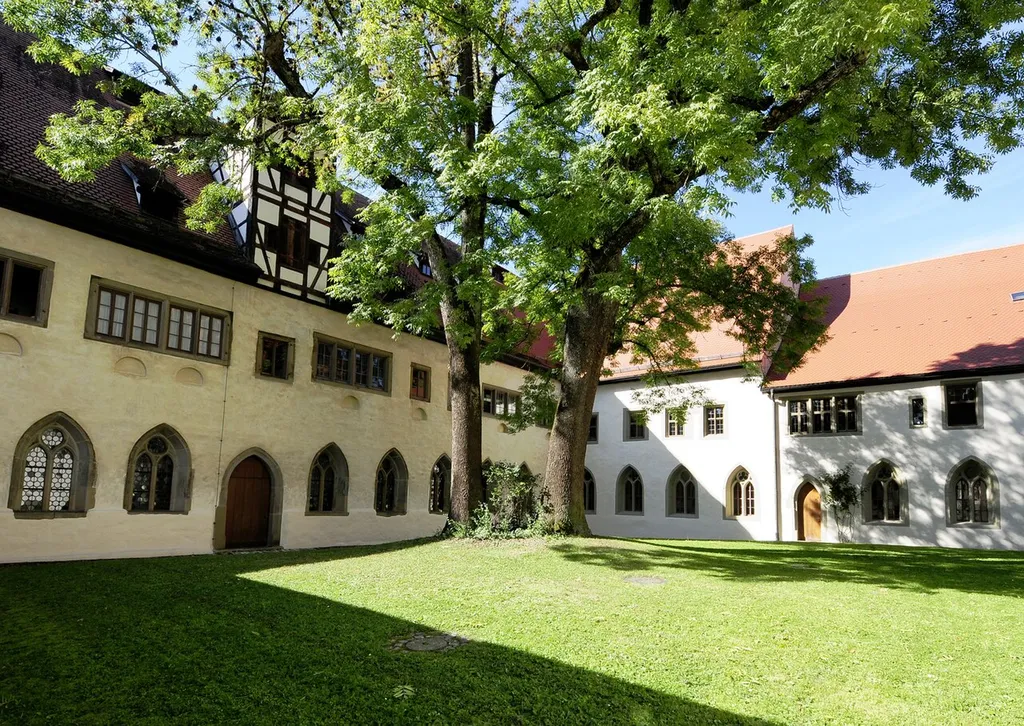Kreuzhof und Kreuzgang des ehemaligen Dominikanerinnenklosters, heute RothenburgMuseum
