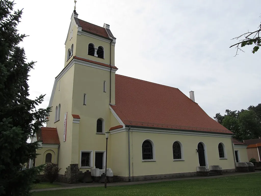 Blick auf die Protestantische Kirche in Hassel, Saarland