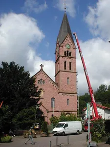 Eibe vor evang. Kirche