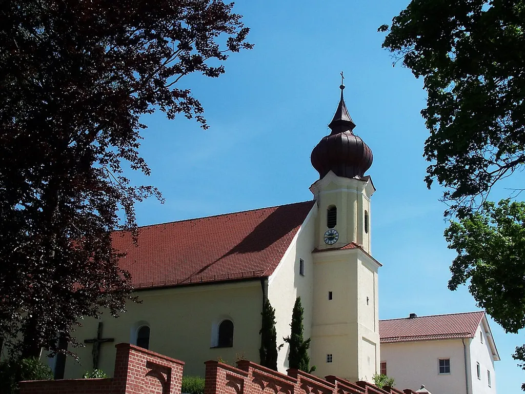 Steinbach 3. Kath. Pfarrkirche St. Michael, barockisierender Saalbau mit Westturm, Neubau 1926, Turm vom Vorgängerbau; mit Ausstattung.