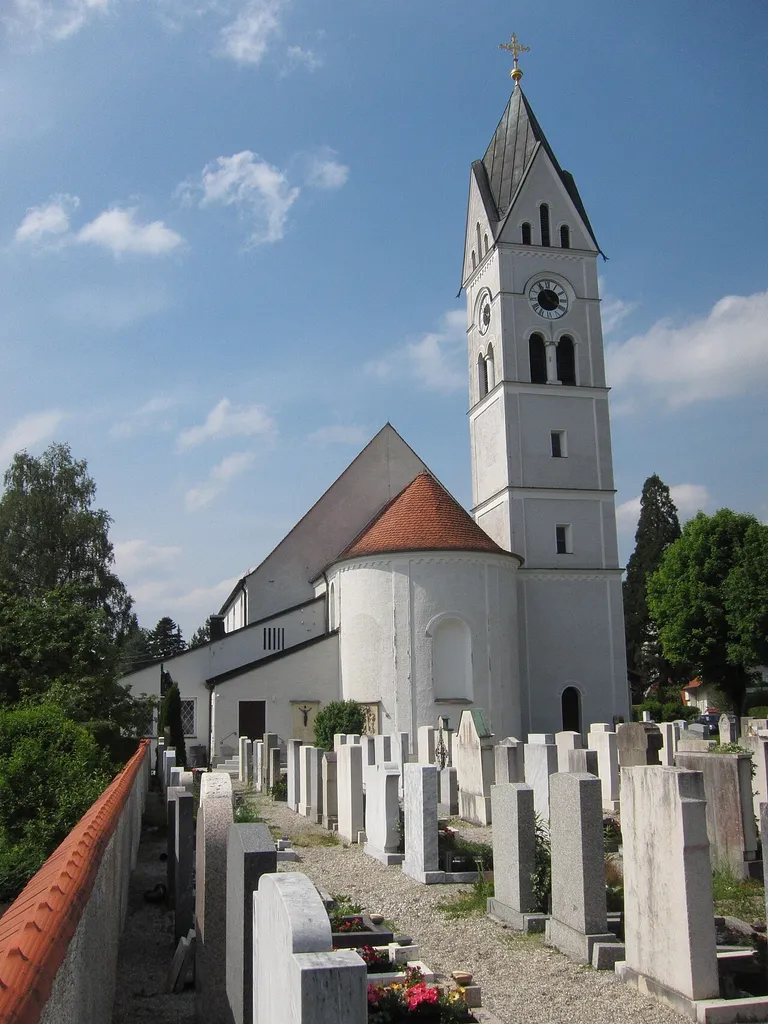 Kirchenweg 6; katholische Pfarrkirche St. Joseph, neuromanisch, 1898/99, erneuert 1952/53.