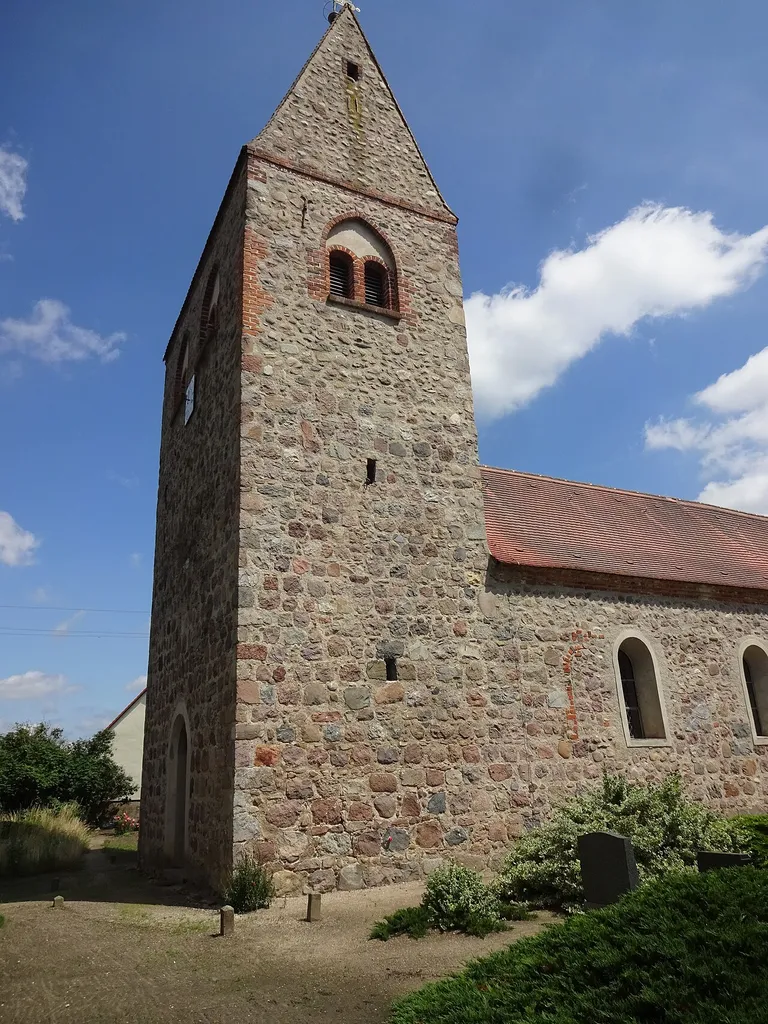 Wollenrade gehört zur Ortschaft Flessau und ist ein Ortsteil der kreisangehörigen Hansestadt Osterburg (Altmark) im Landkreis Stendal in Sachsen-Anhalt