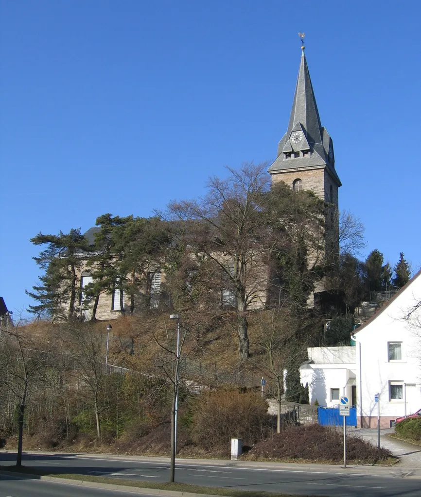 Description: Evangelische Ebbergkirche auf der Felskuppe des Ebbergs in Hemer. Baujahre 1819 bis 1820. Fünfjochiger Saalbau mit viergeschossigem Turm. Bruchsteinmauerwerk. Denkmal seit 1989. Source: selbst fotografiert Date: 19. März 2006 Author: Asio otus