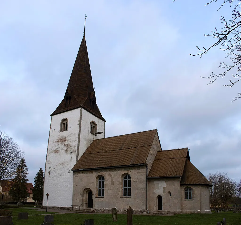 Igrexa de Fardhem vista dende o sur.