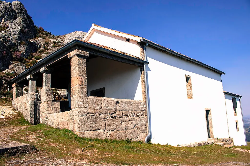 Capela de San Sebastián do Pico Sacro.