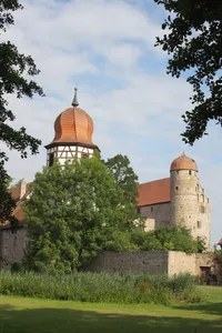 Ehemalige Schlosskapelle St. Stephan und Sebastian und evangelisch-lutherische Pfarrkirche, jetzt Pfarrsaal