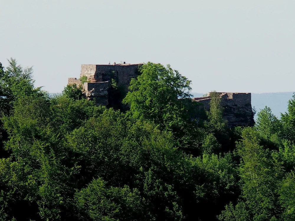 Wegelnburg, aufgenommen von der Hohenburg aus. Datum: 26.5.2005 Fotograf: Peter Schmenger
