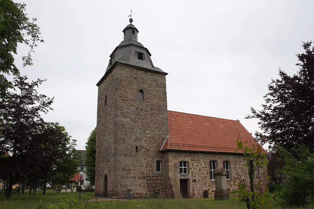 Evangelische Pfarrkirche in Velmeden, einem Ortsteil von Hessisch Lichtenau im Werra-Meißner-Kreis (Hessen)