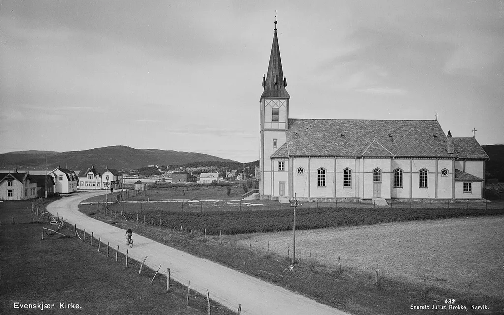 Skånland kirke, Evenskjær. Mittet-postkort fra Nasjonalbibliotekets samling.