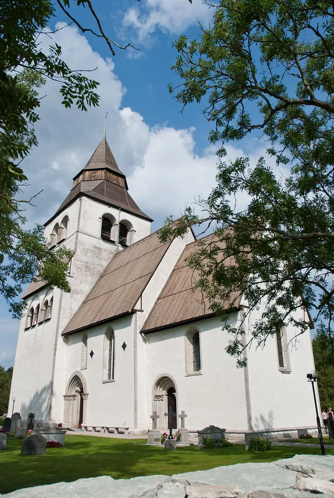 Lokrume church on en:Gotland.