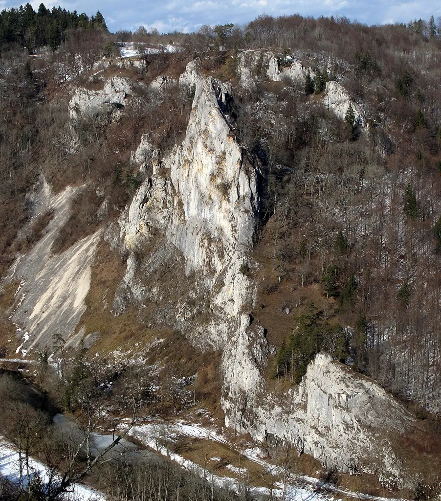 Burgfels der Ruine Stiegelesfels - Winterbild.