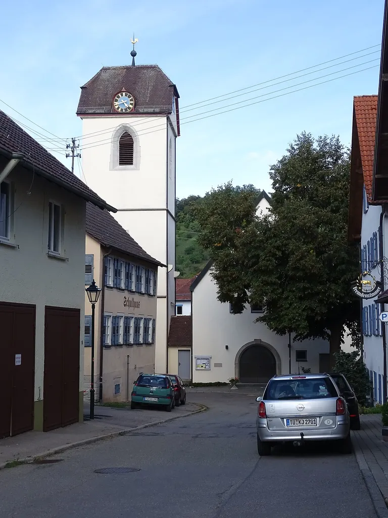 Gebäude und Straßenansichten mit .Heilig-Kreuz- und Wendelinskirche in Breitenholz, Gemeinde Ammerbuch